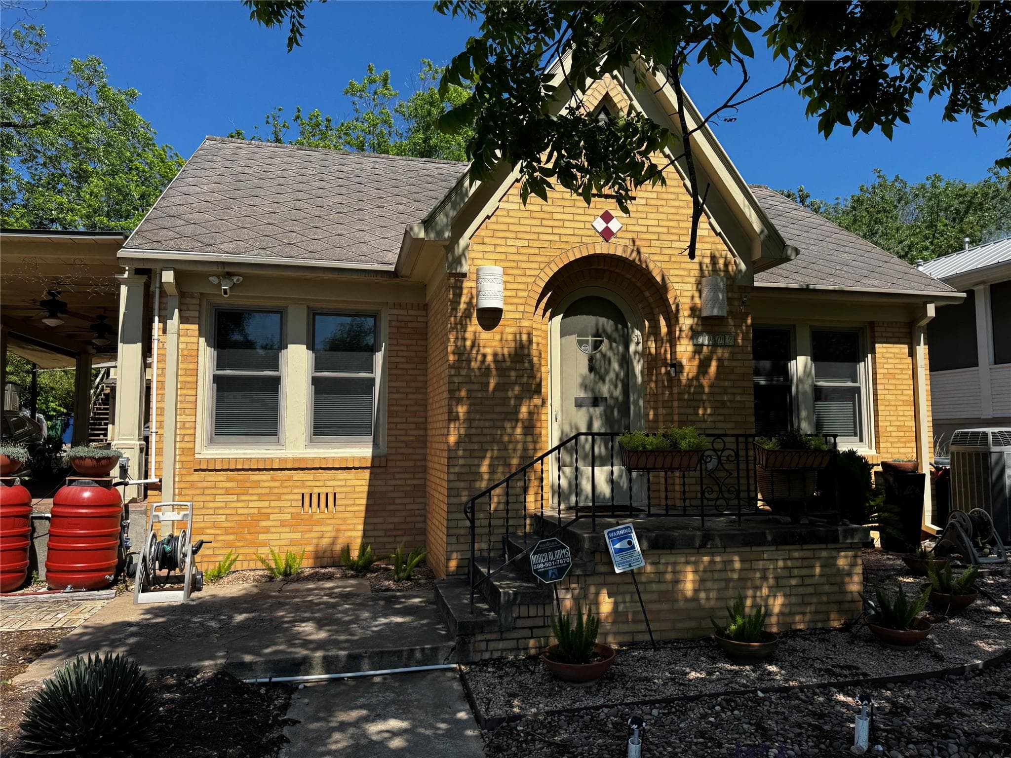 2002 East Side Dr