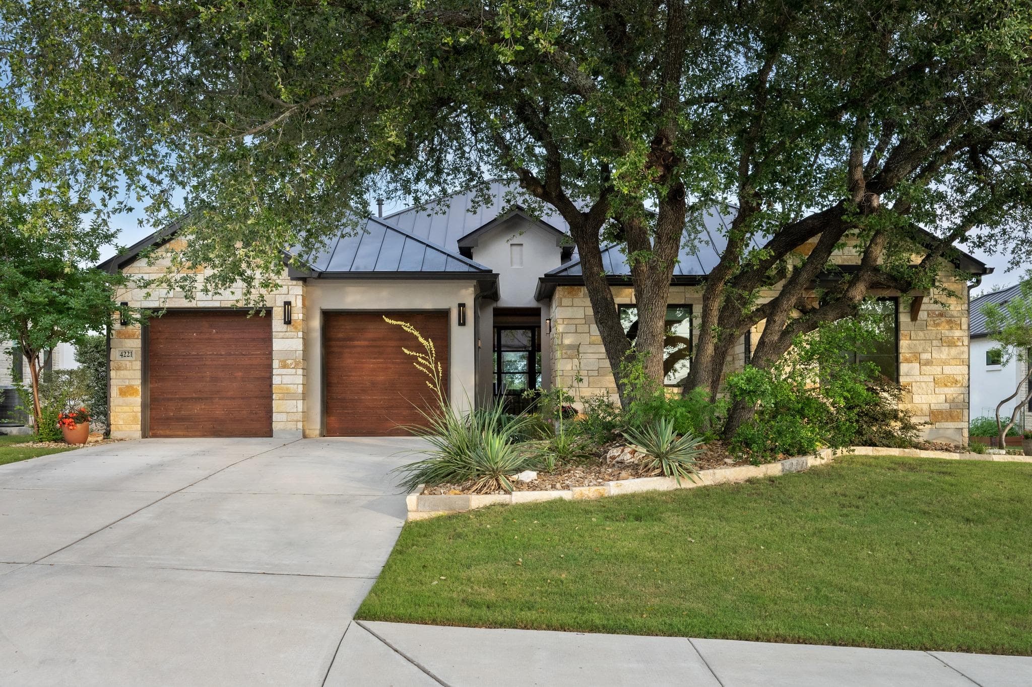 4221 Tamerind Dr