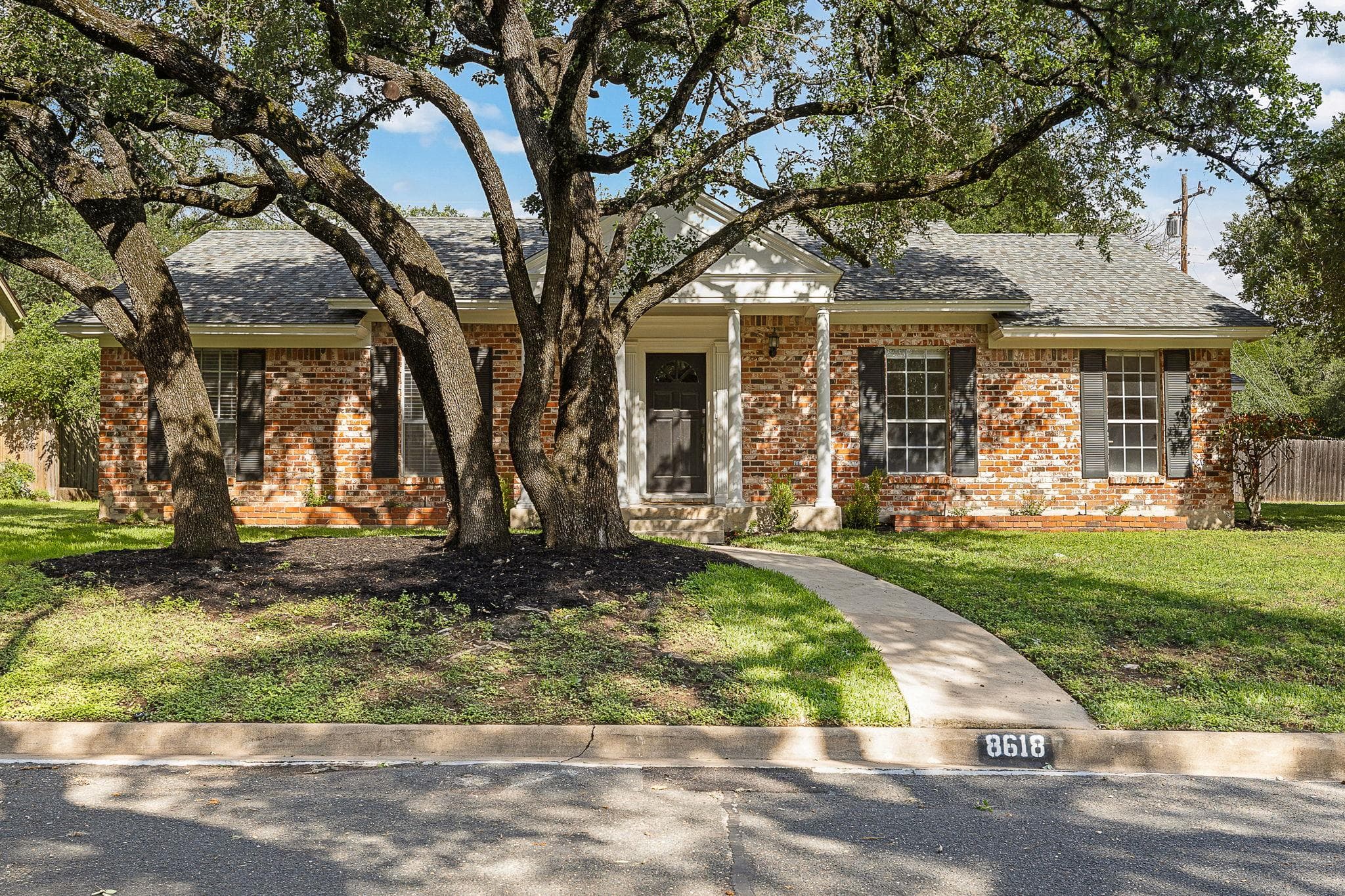 8618 Willowick Dr