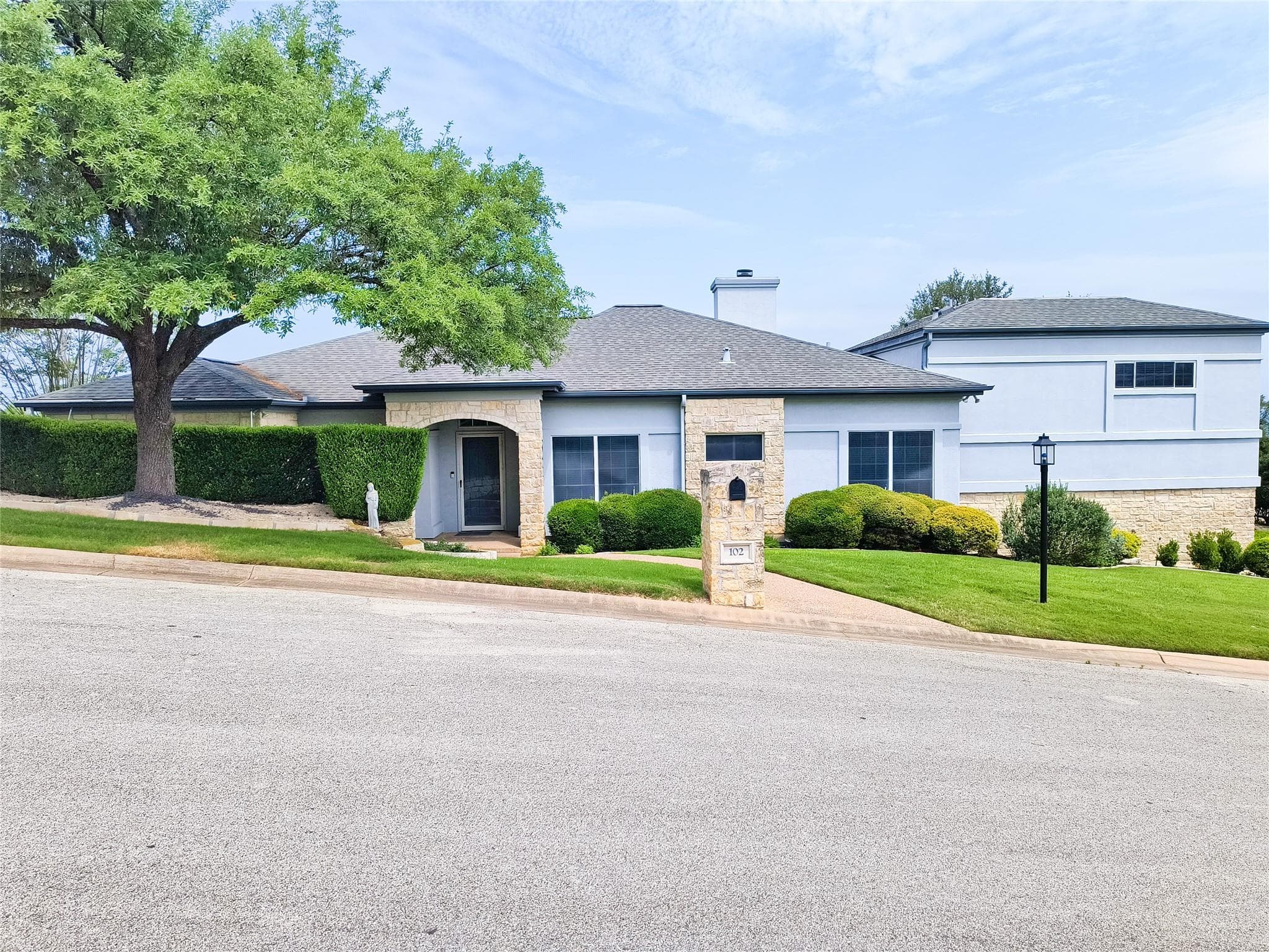 102 Paragon Ct