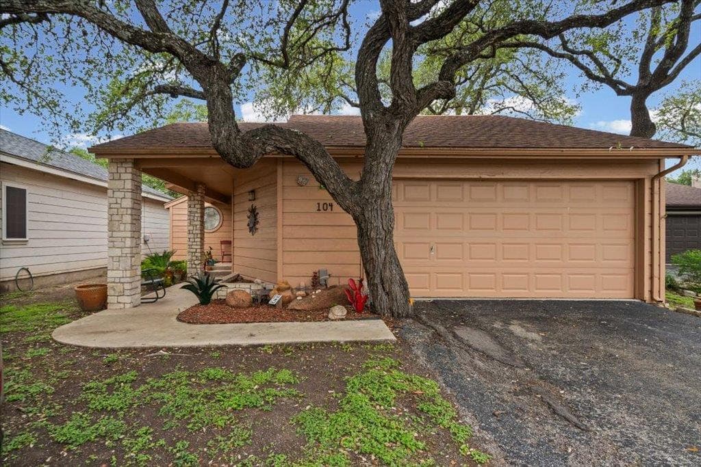 104 Overlook Cir