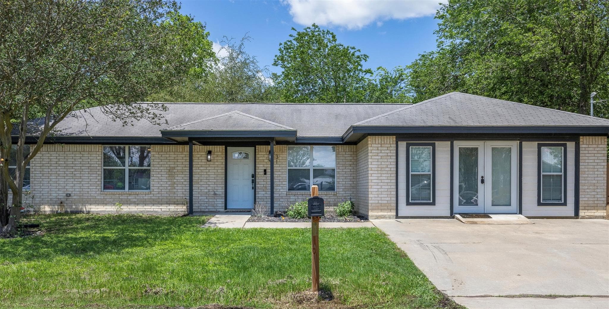 312 Holcombe Dr