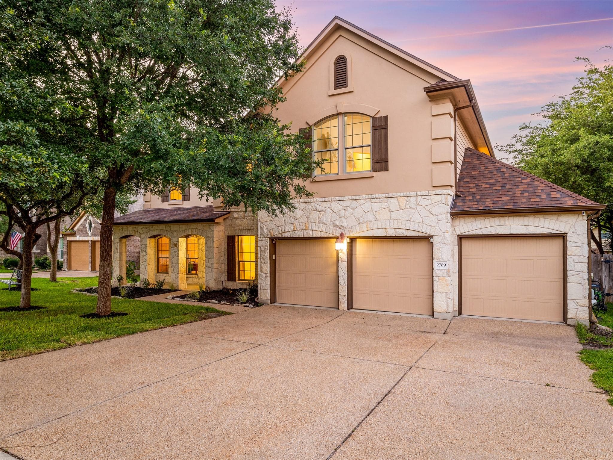 2709 Deep River Cir