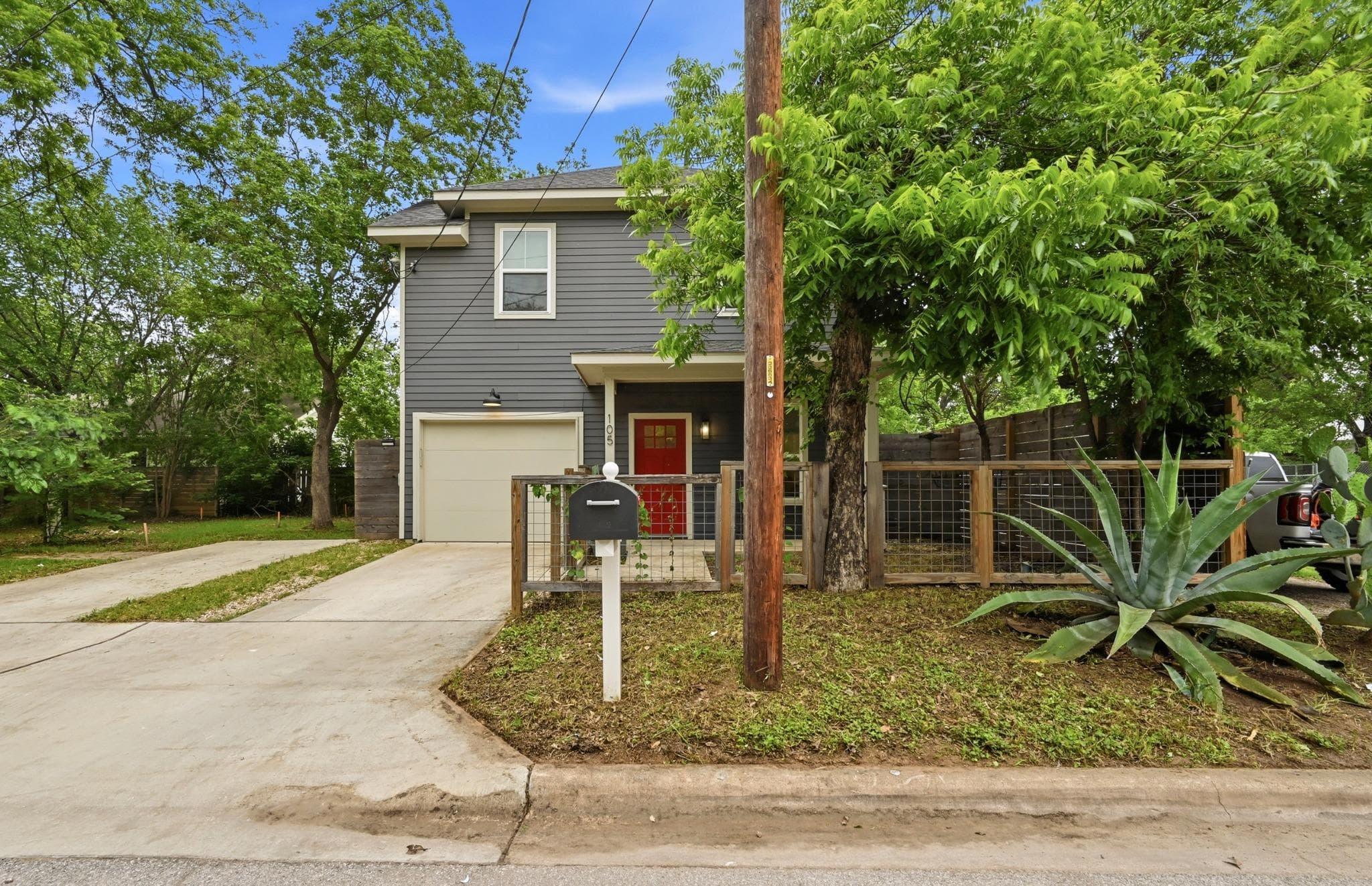 105 Elkhart St #3