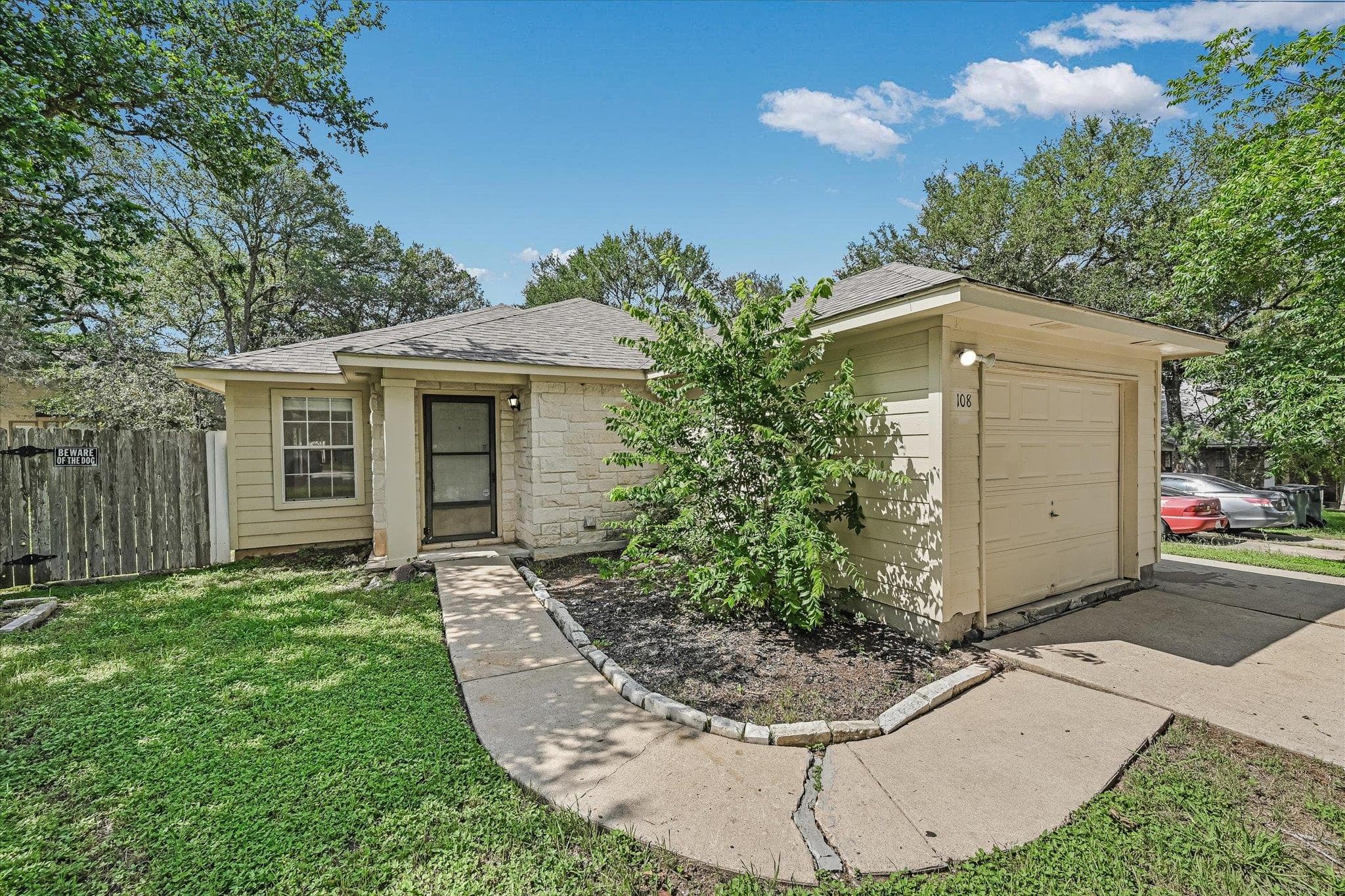 108 N Mockingbird Cir