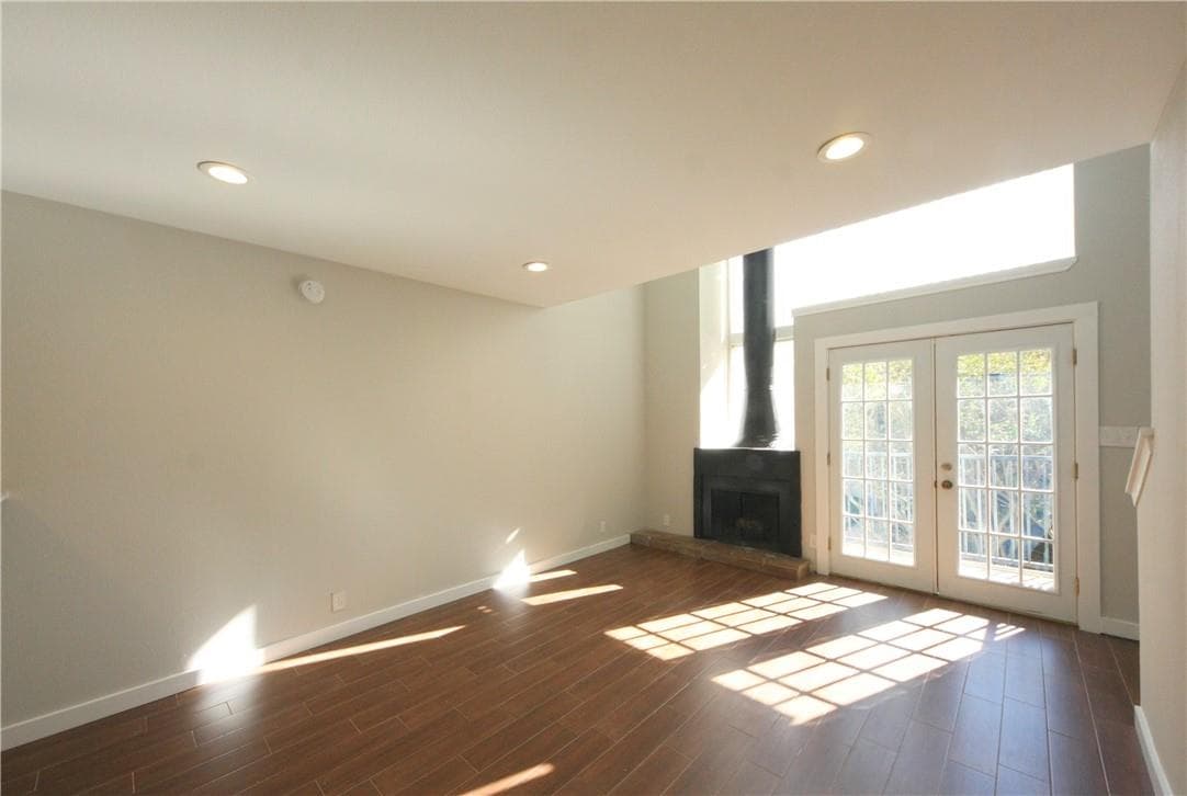 1600 West Ave #18