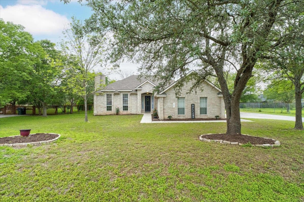 202 Meadow Woods Dr