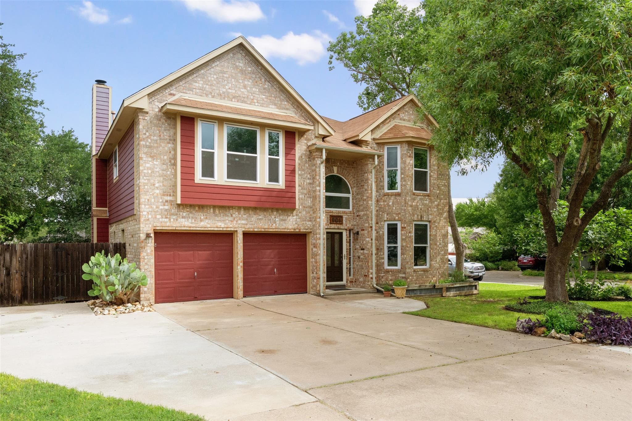 901 Forest Trl