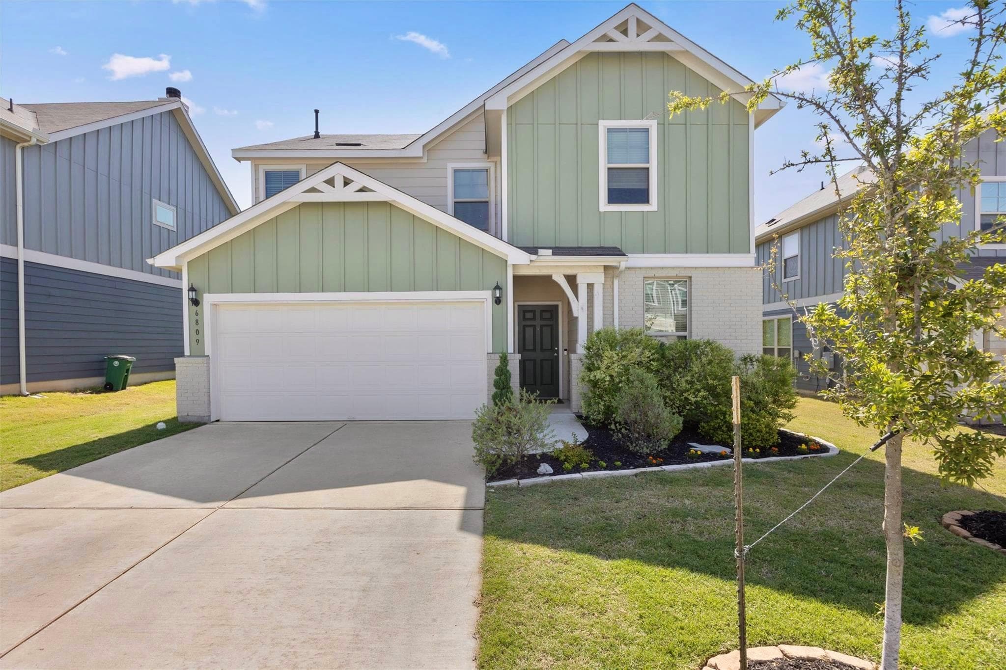 6809 Ellsworth Walk