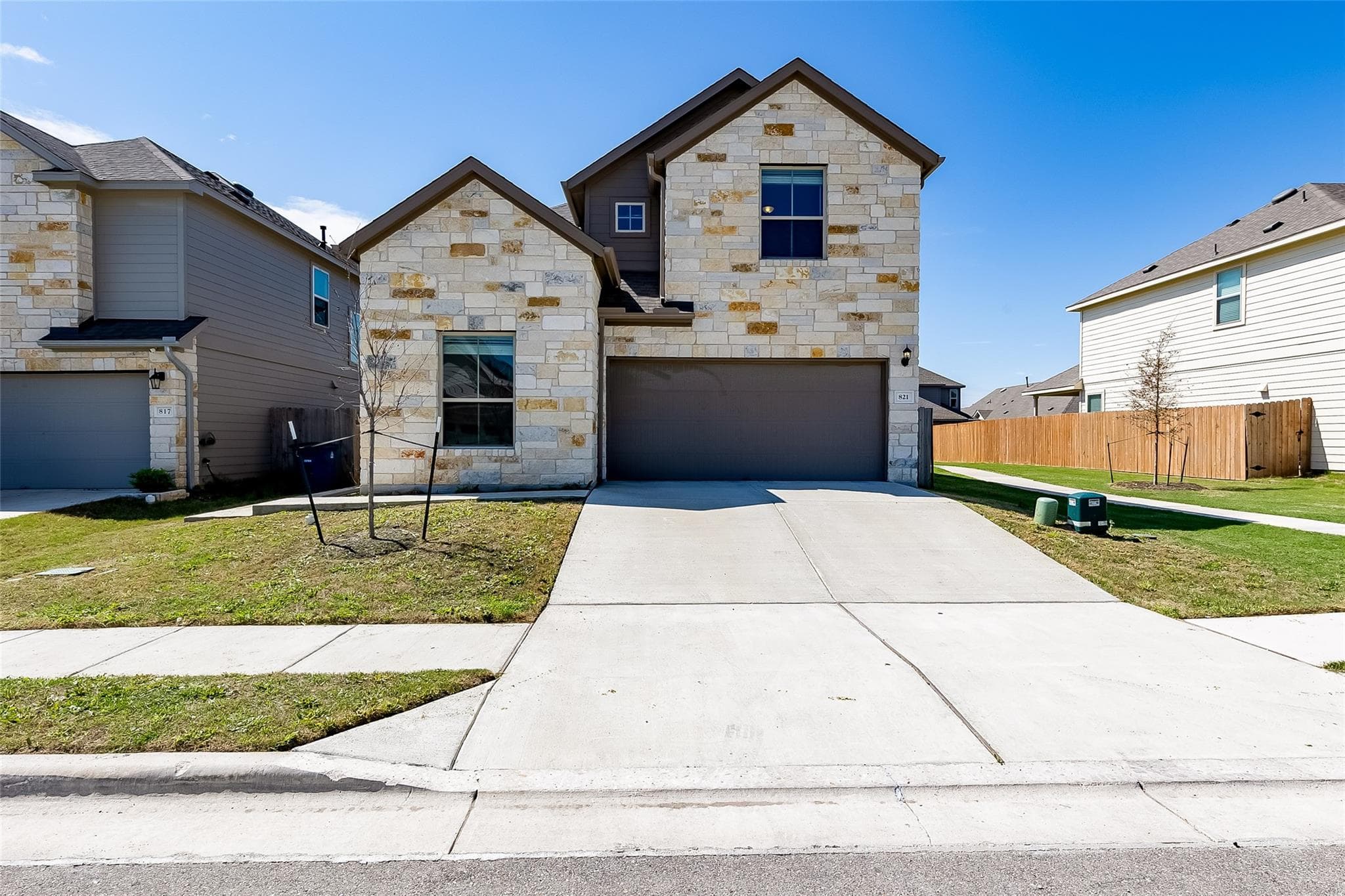 821 Falkland Trce