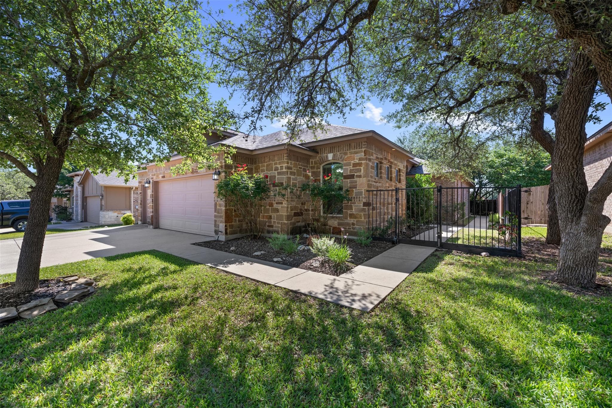 608 Algerita Dr