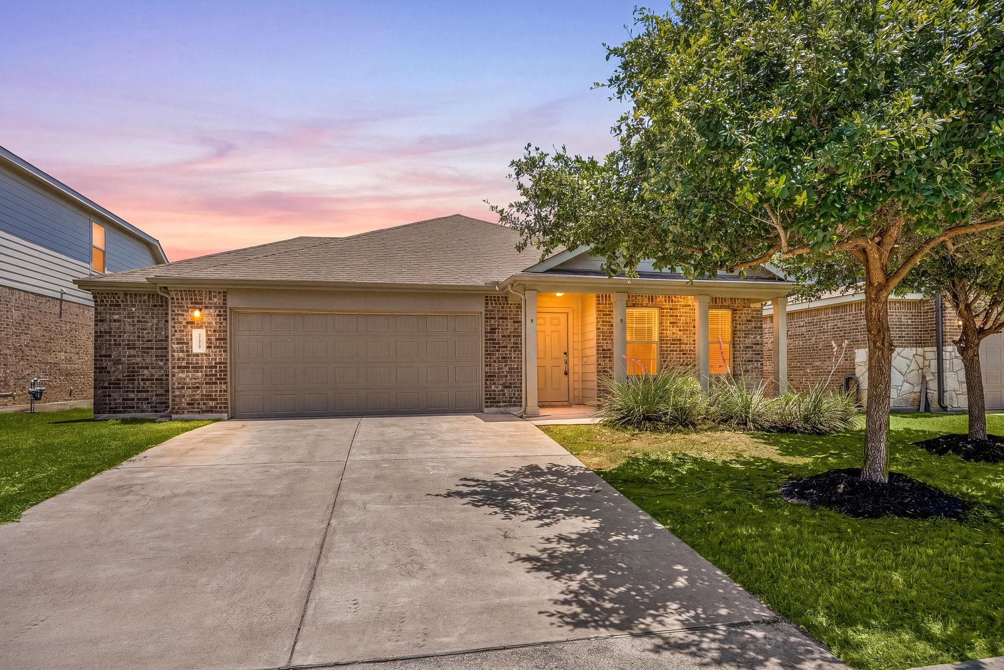 21609 Gallus Dr