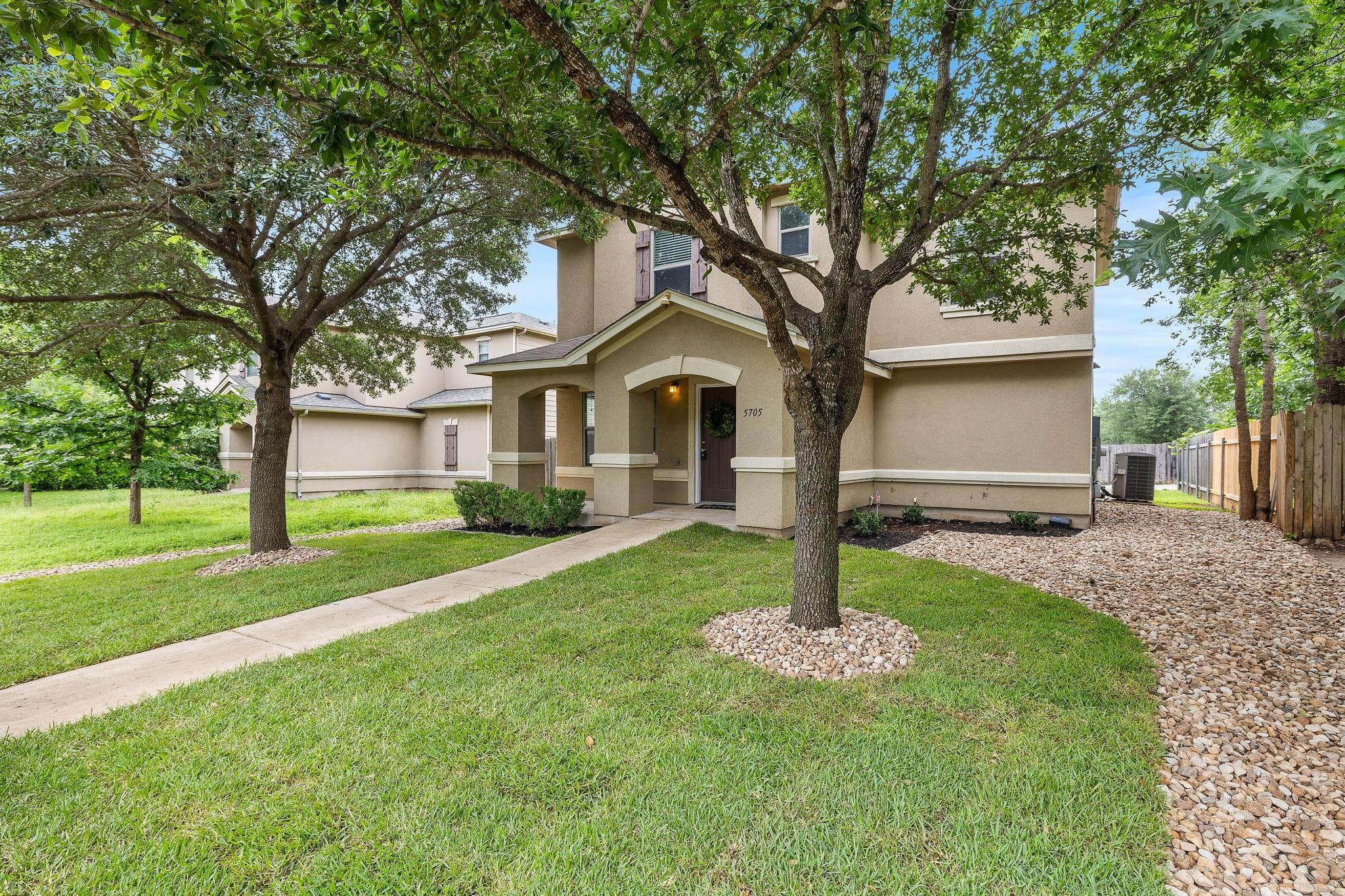 5705 Viewpoint Dr