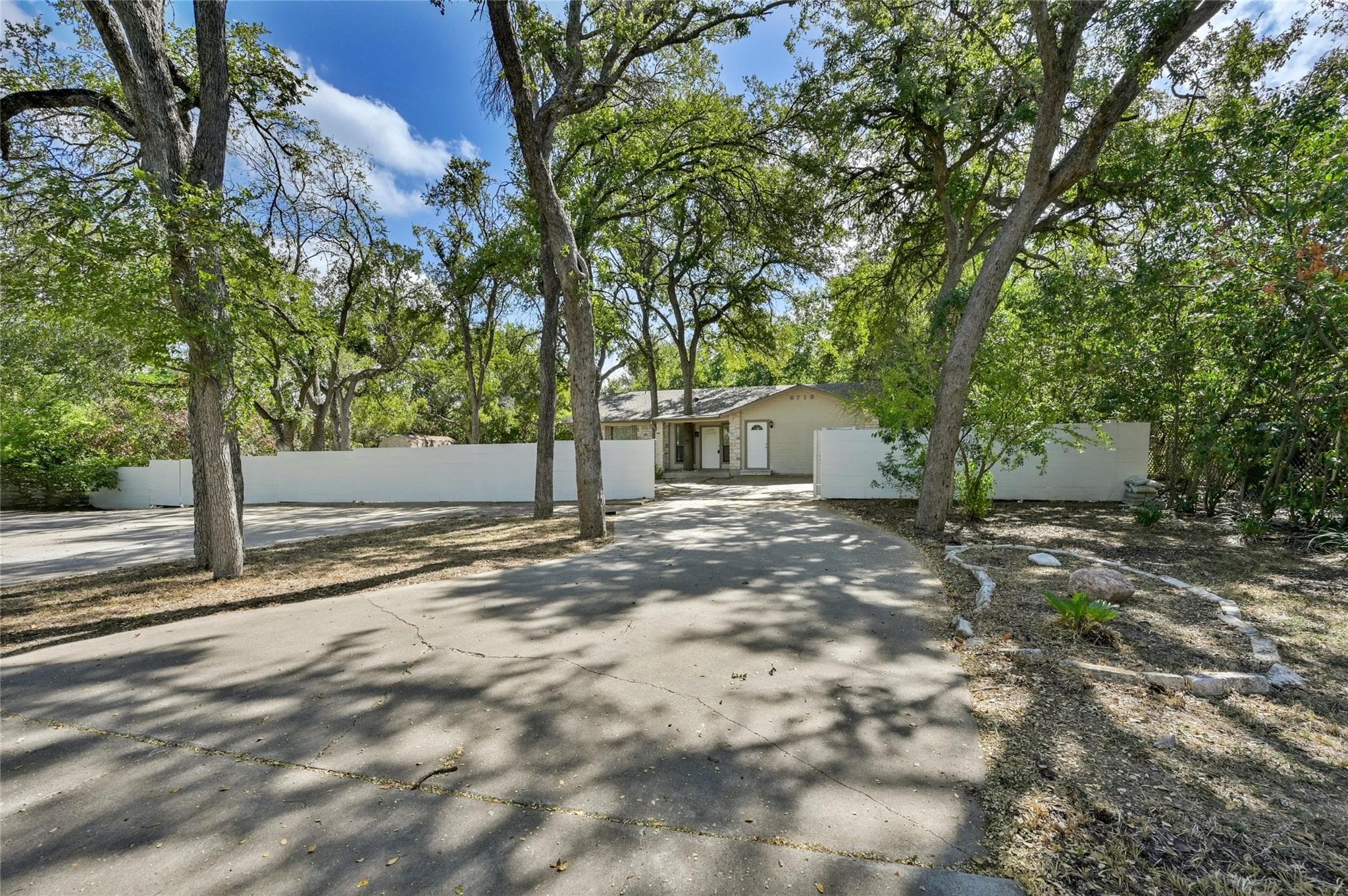 6713 SILVERMINE Dr