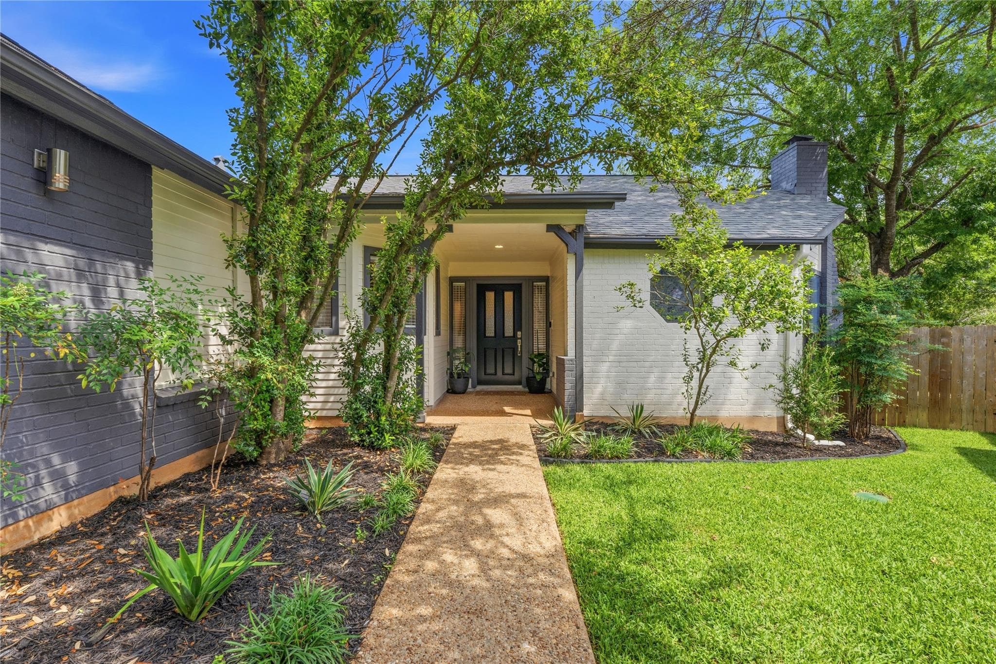 7413 Lakewood Dr