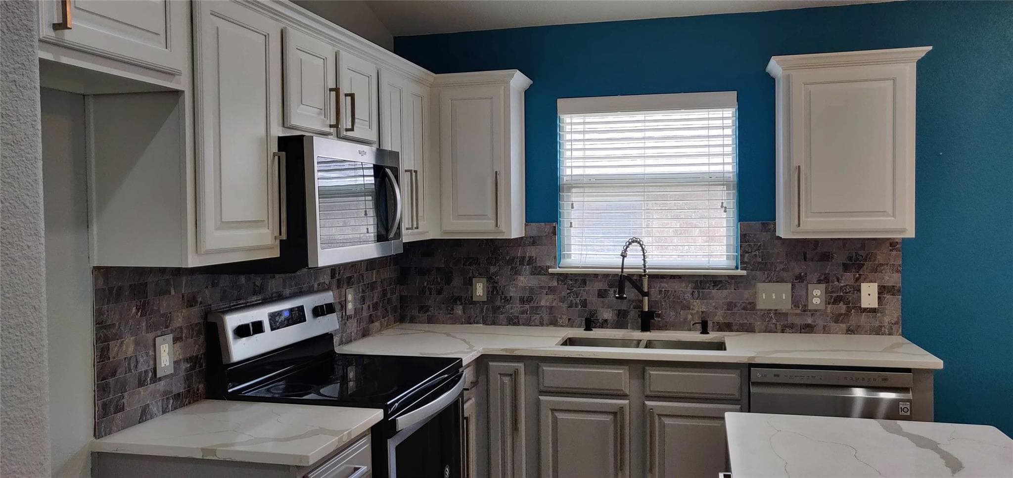 309 Riverine Way