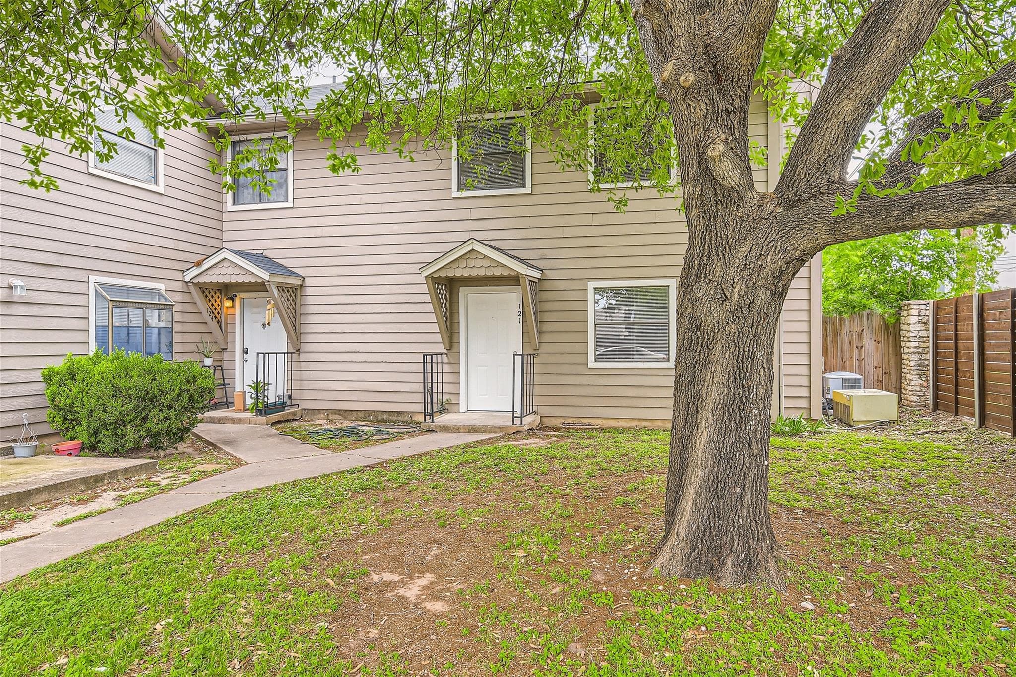5616 Emerald Forest Dr #121