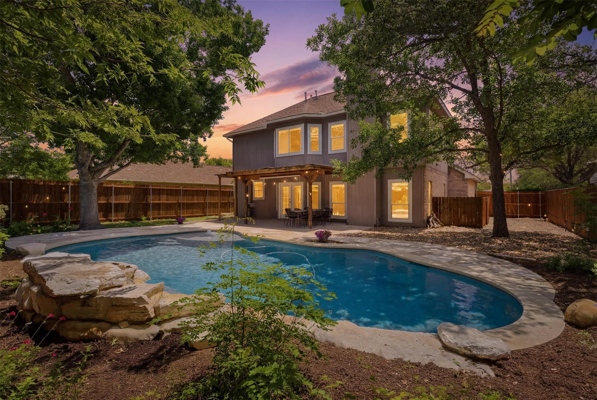 917 Woodhollow Ln