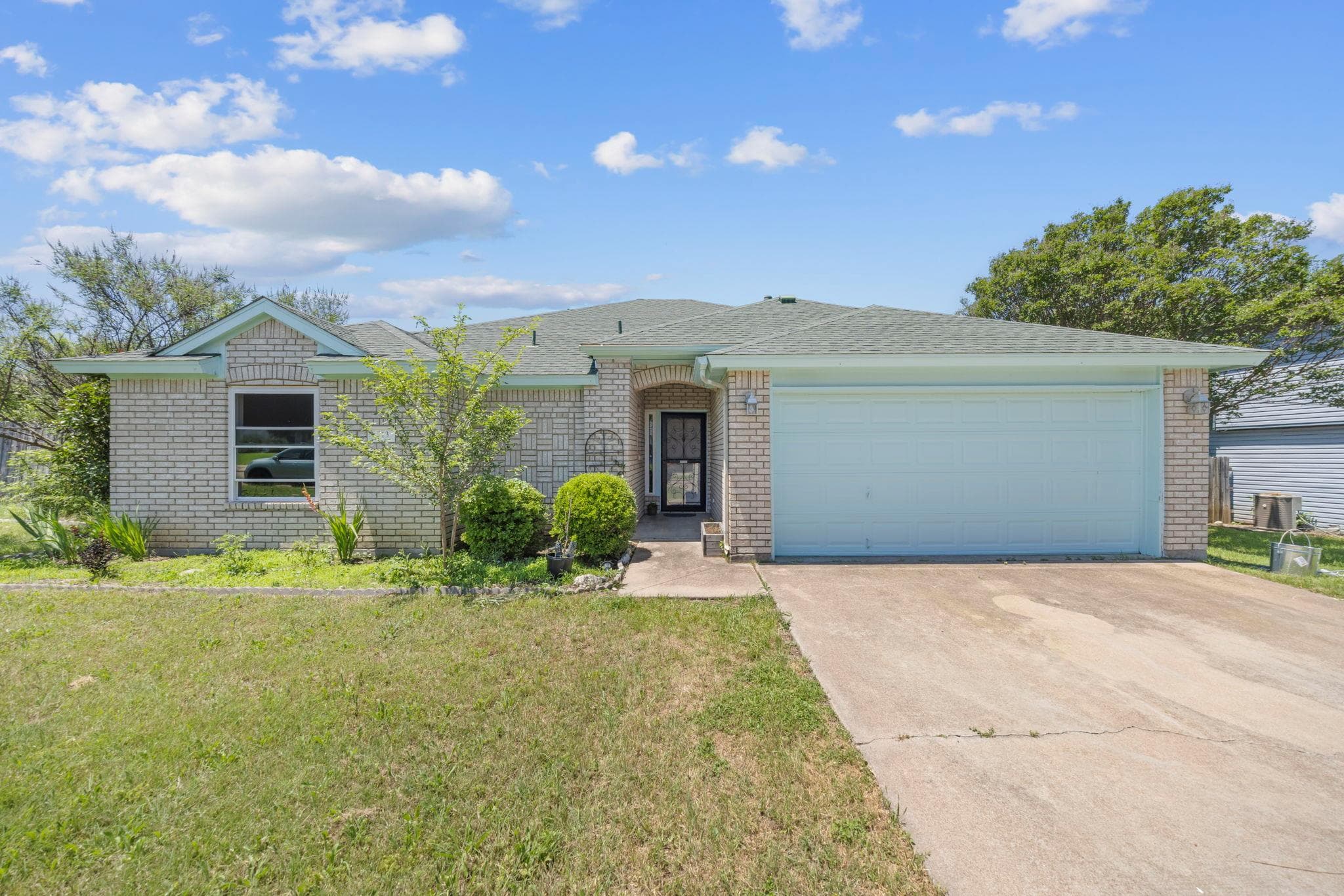 213 W Anderson Ave