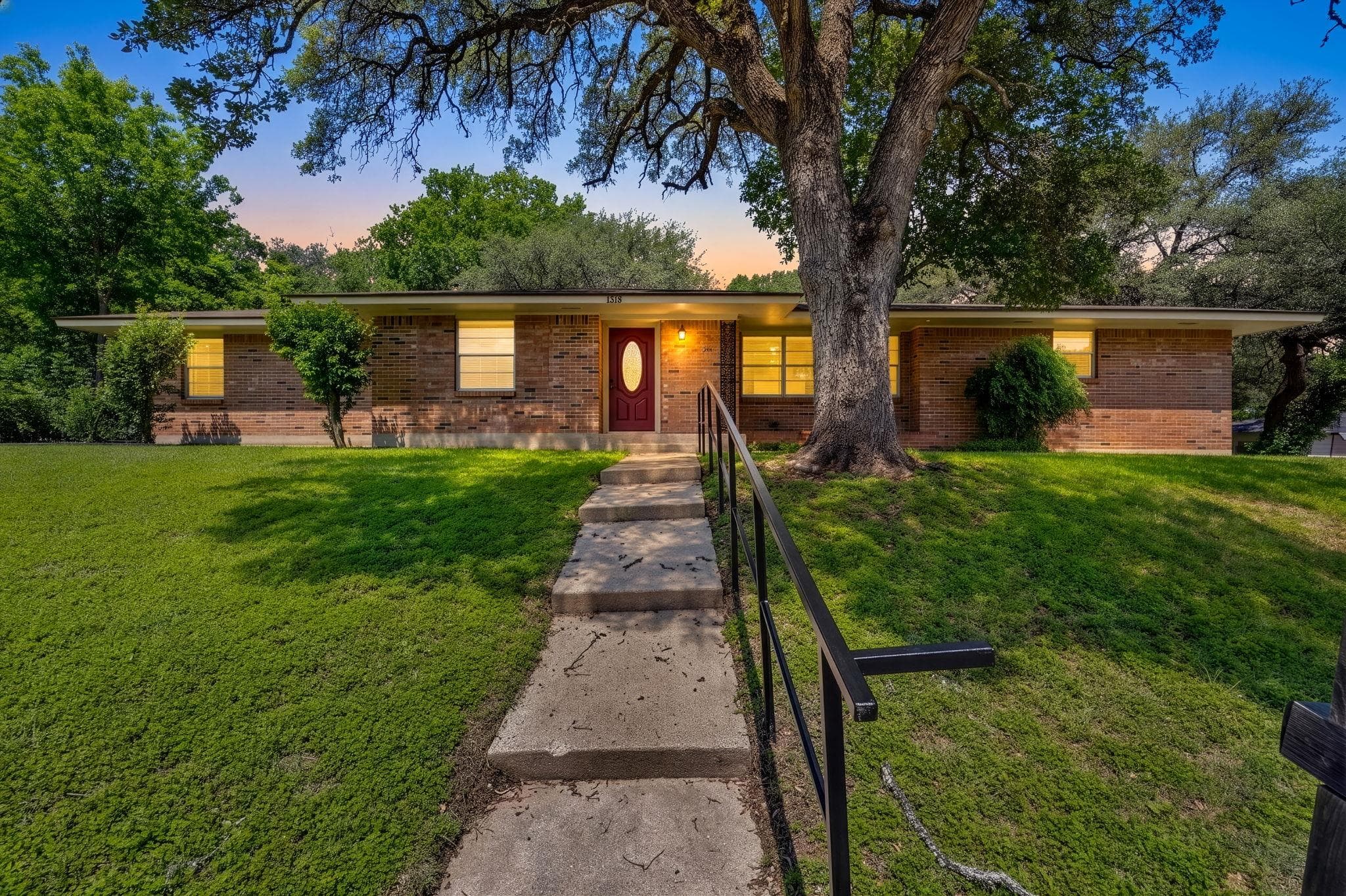 1318 Live Oak Dr