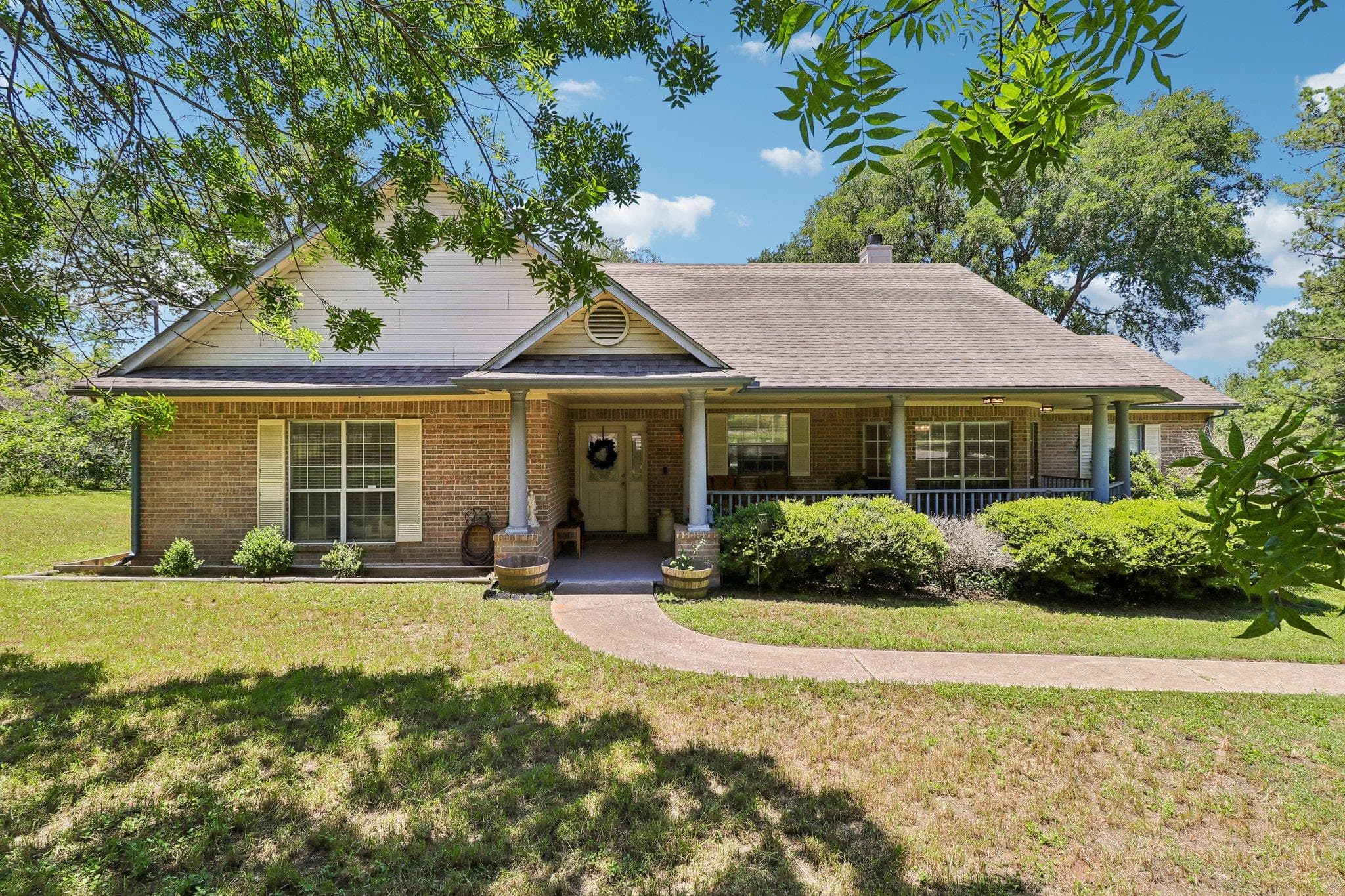 241 Laura Ln