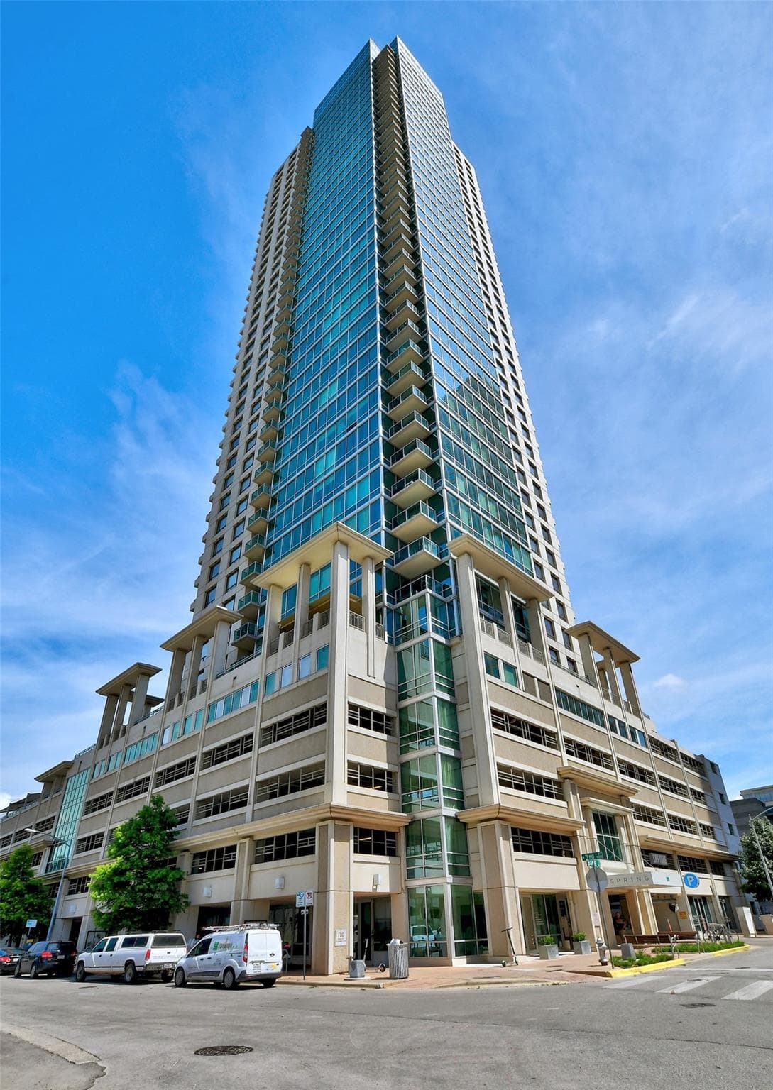 300 Bowie St #1305