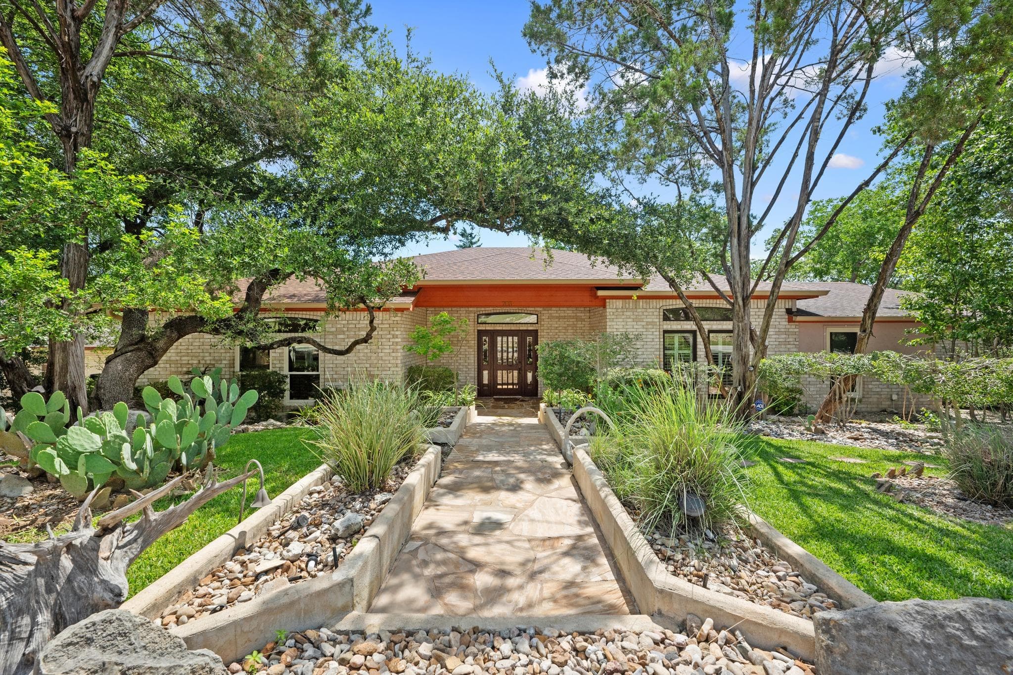703 Palos Verdes Dr
