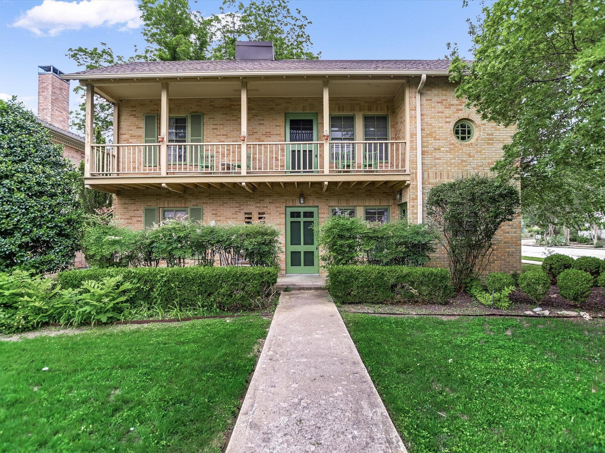 501 Carolyn Ave