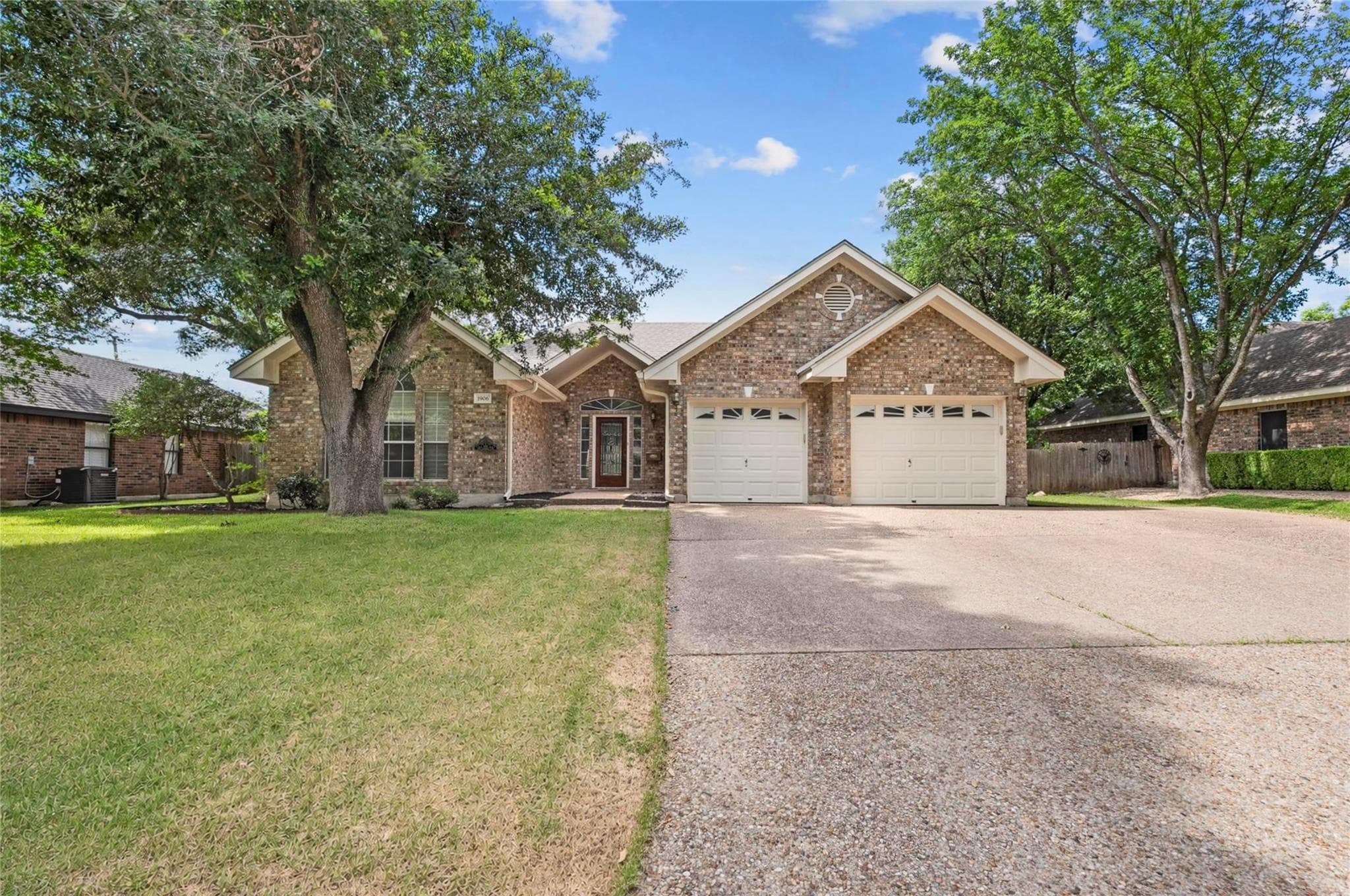1906 Meadow Ridge Dr