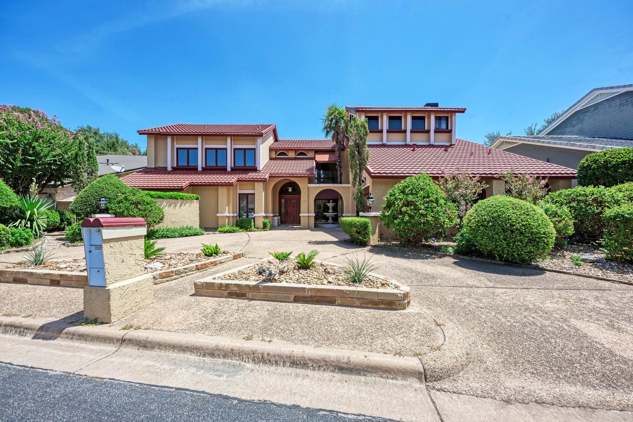 10909 Legends Ln
