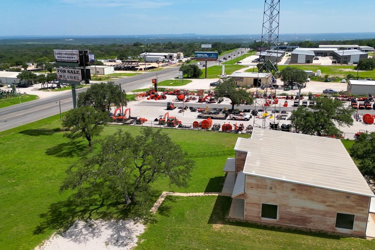5526 N US Hwy 281 None