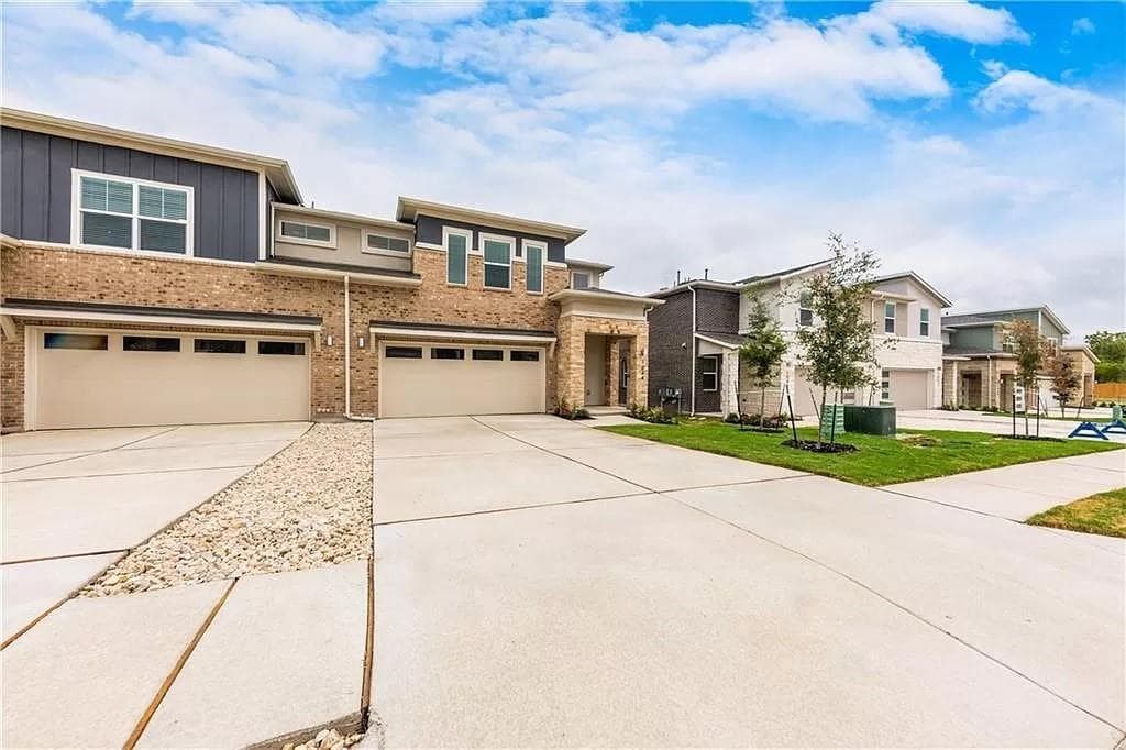 1044 WINNSBORO Loop