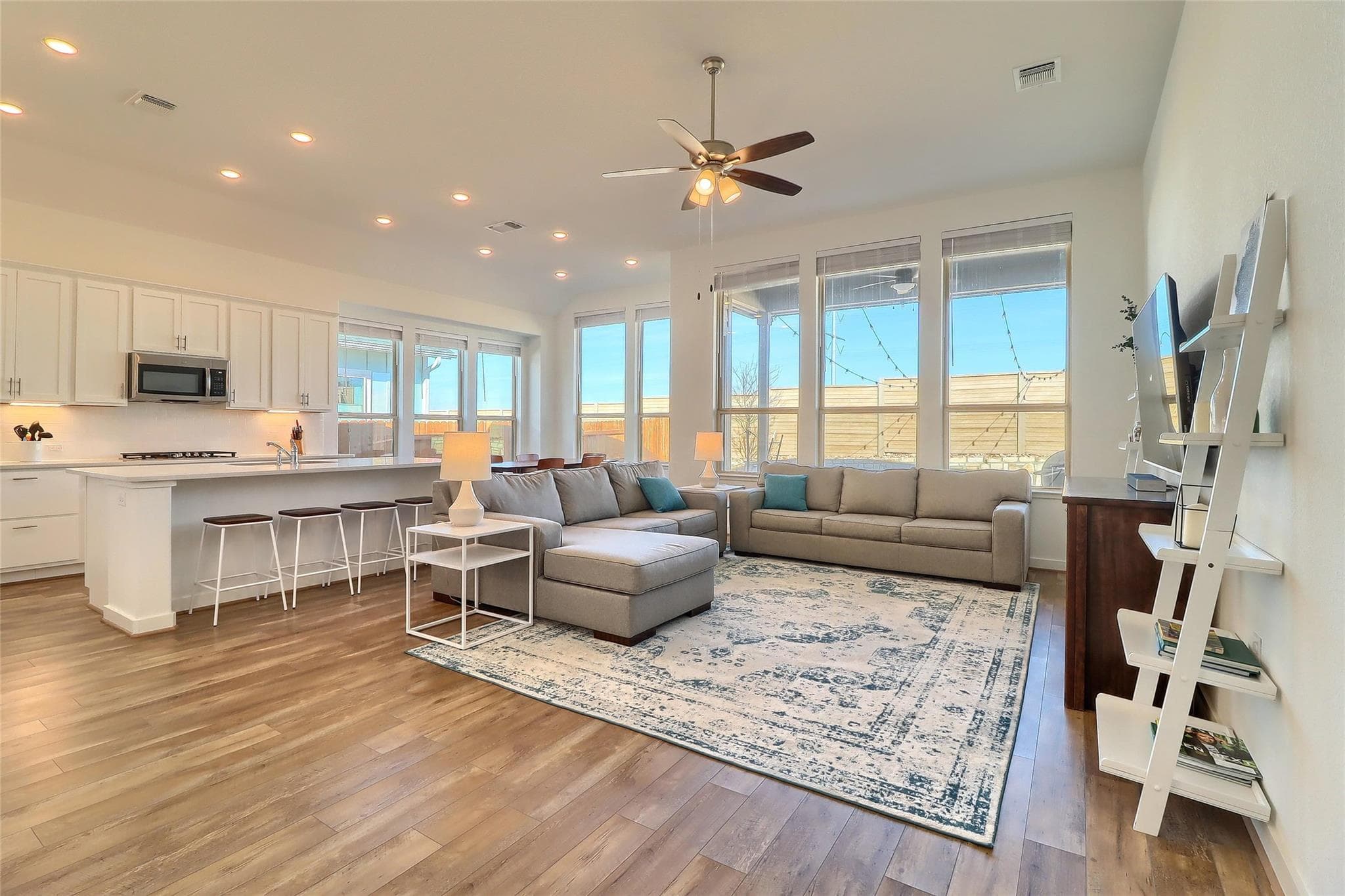 11609 American Mustang Loop