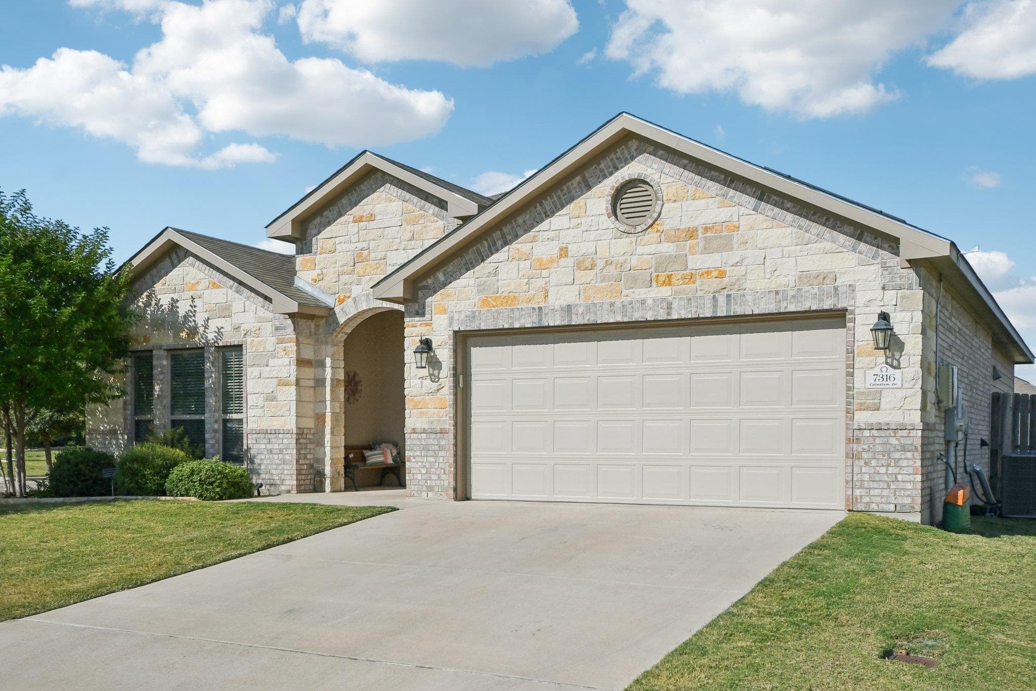 7316 Caladium Dr