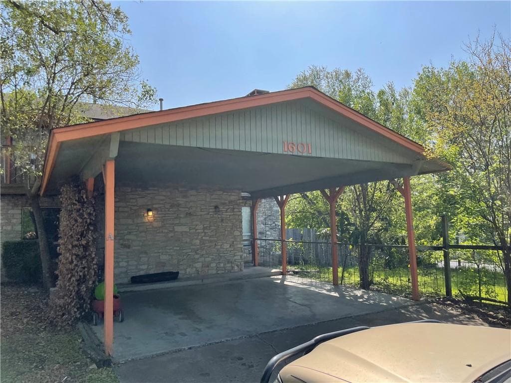 1601 Taylor Gaines St #B