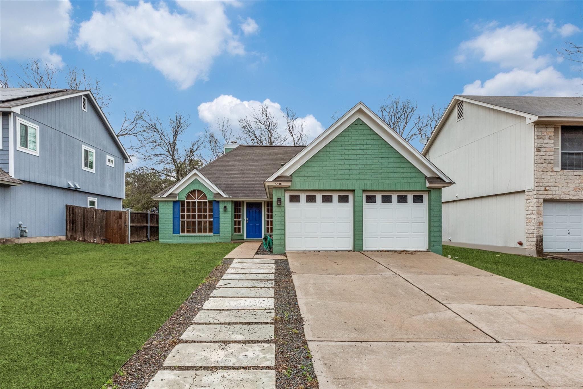 900 Angleton Cv