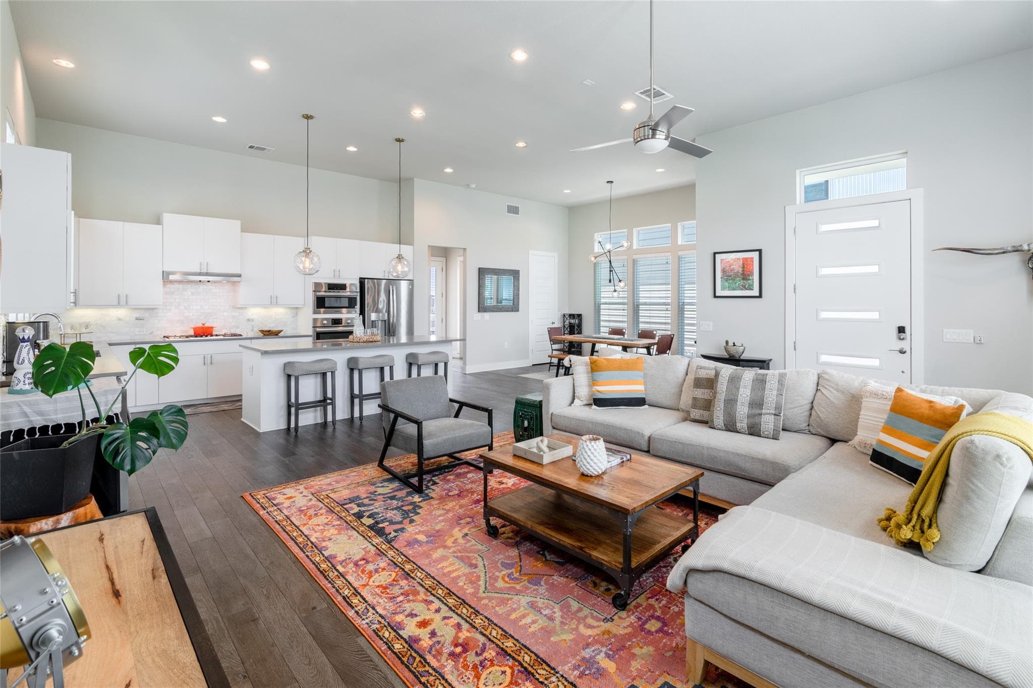 6025 Seville Dr