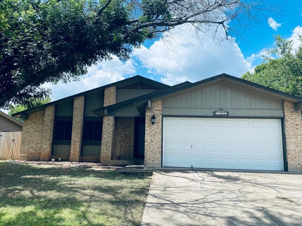 1702 Goodson Ln