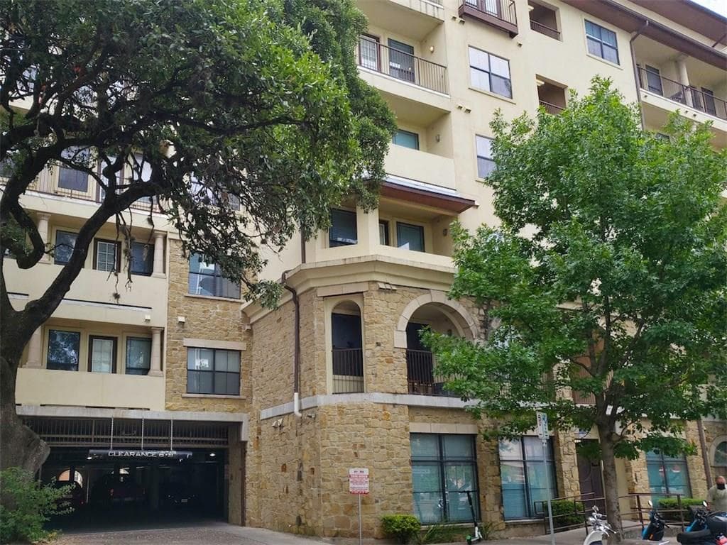 2505 San Gabriel St #302