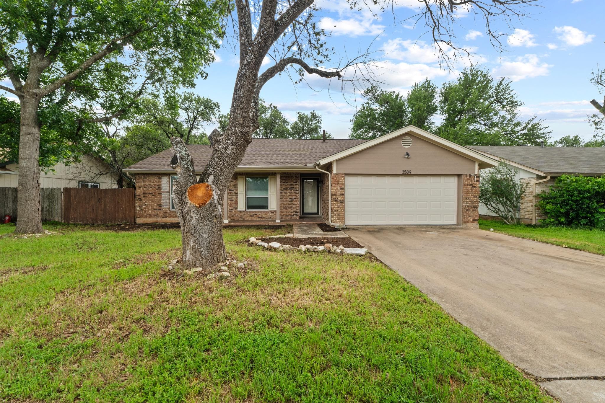 3509 Monument Dr