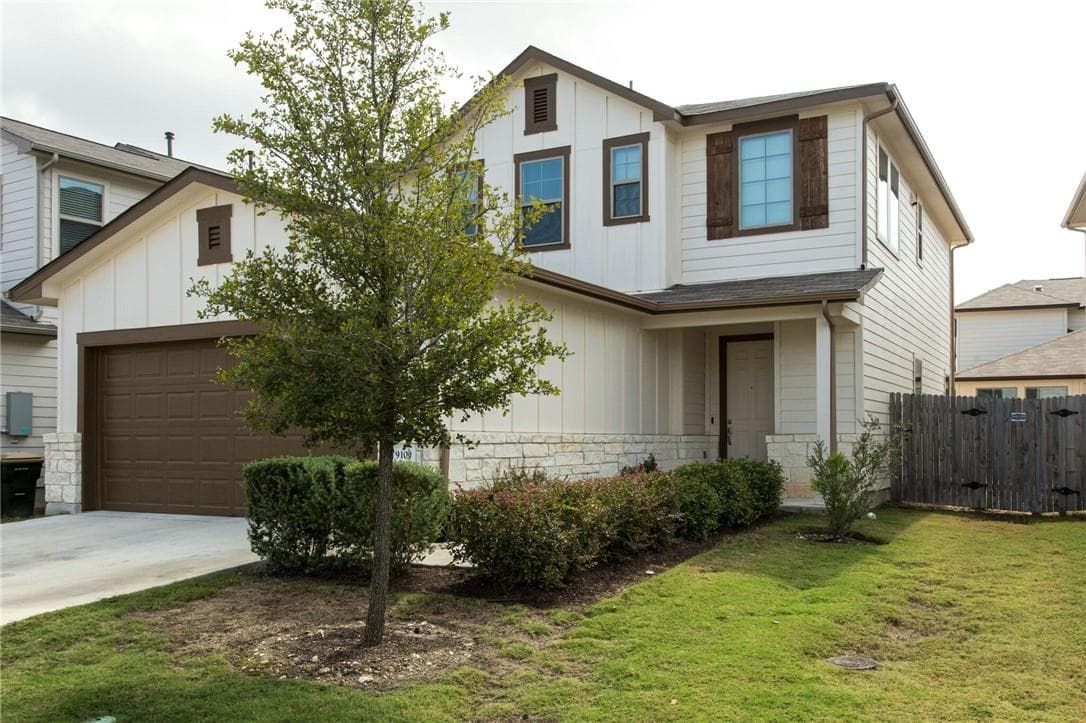 9109 Garnet Dr