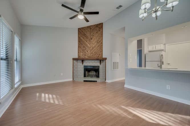2901 San Jacinto Blvd #306