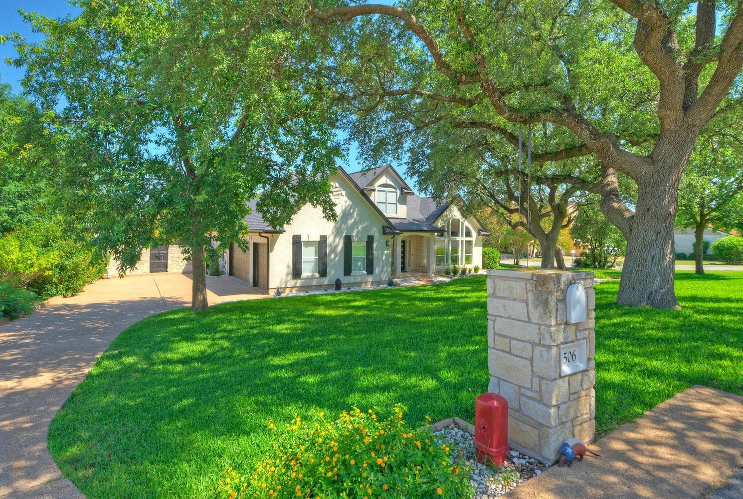 506 Tartan St