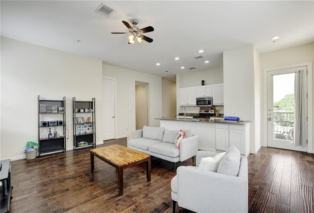 2708 San Pedro St #301