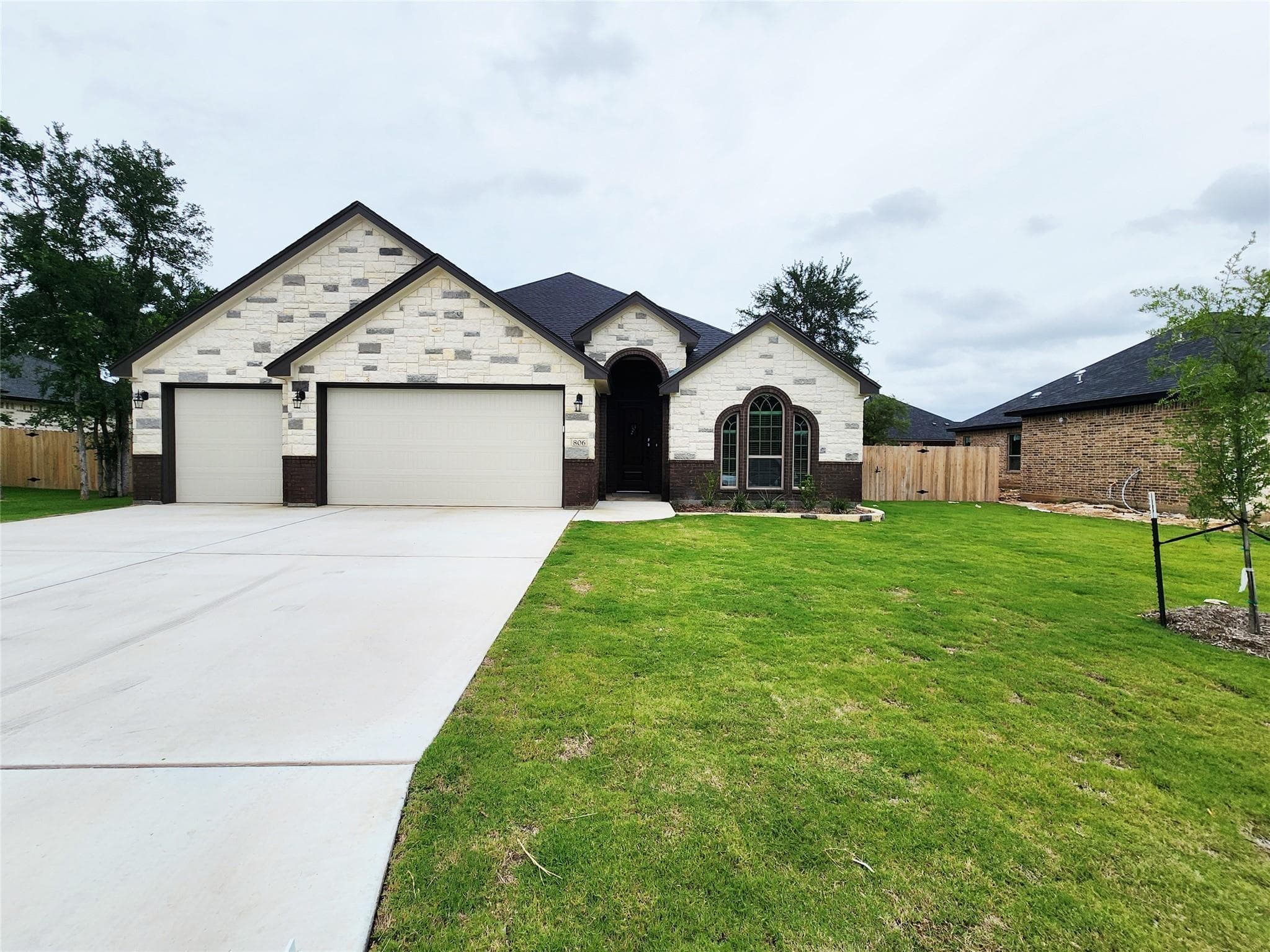 806 Eagle Heights Dr