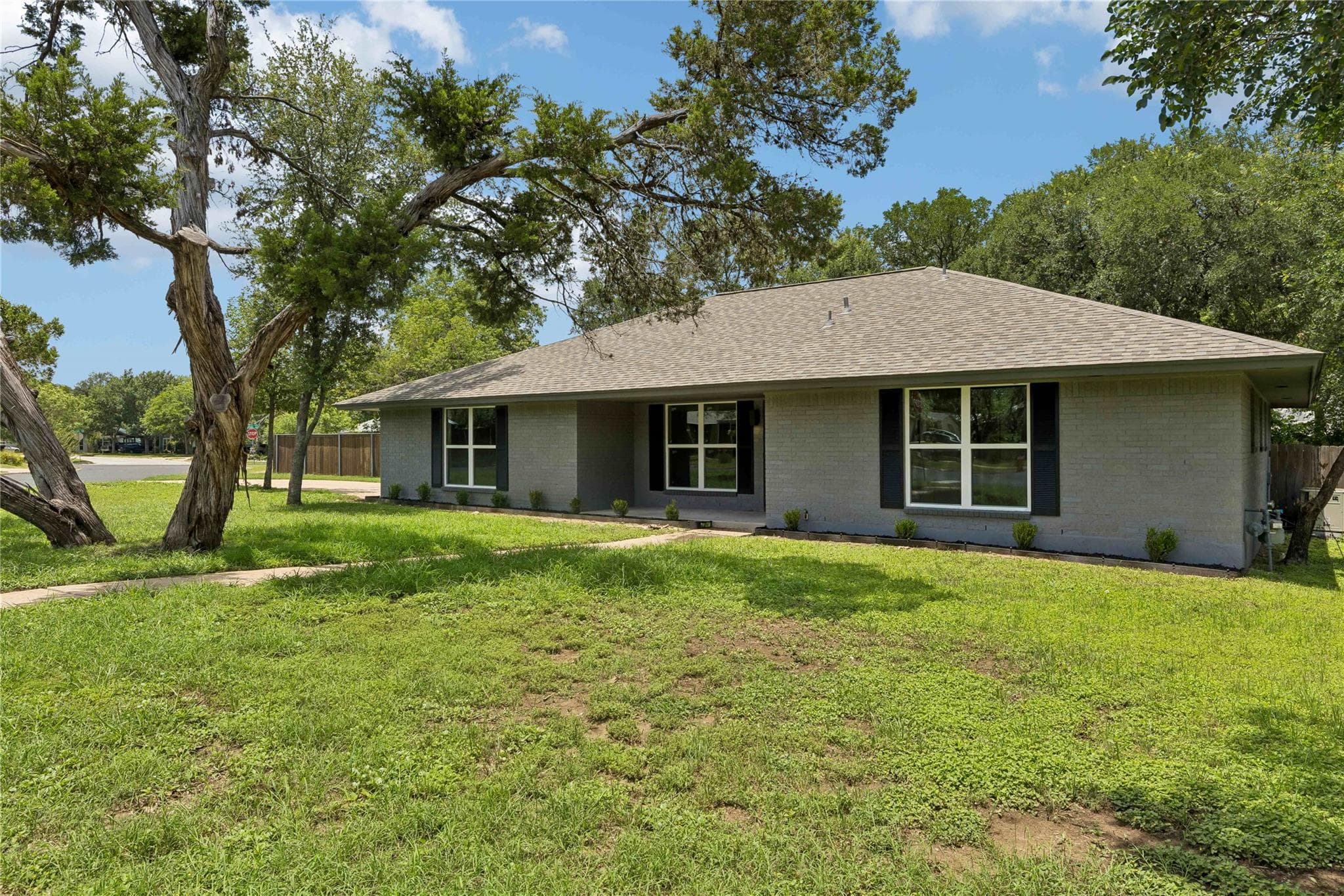 2306 Standish Dr
