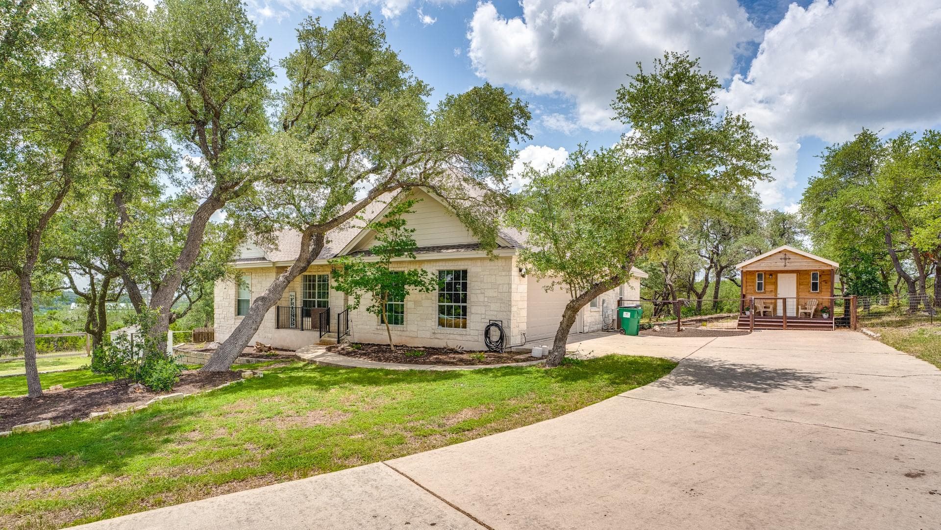 2016 Hidden Hills Dr