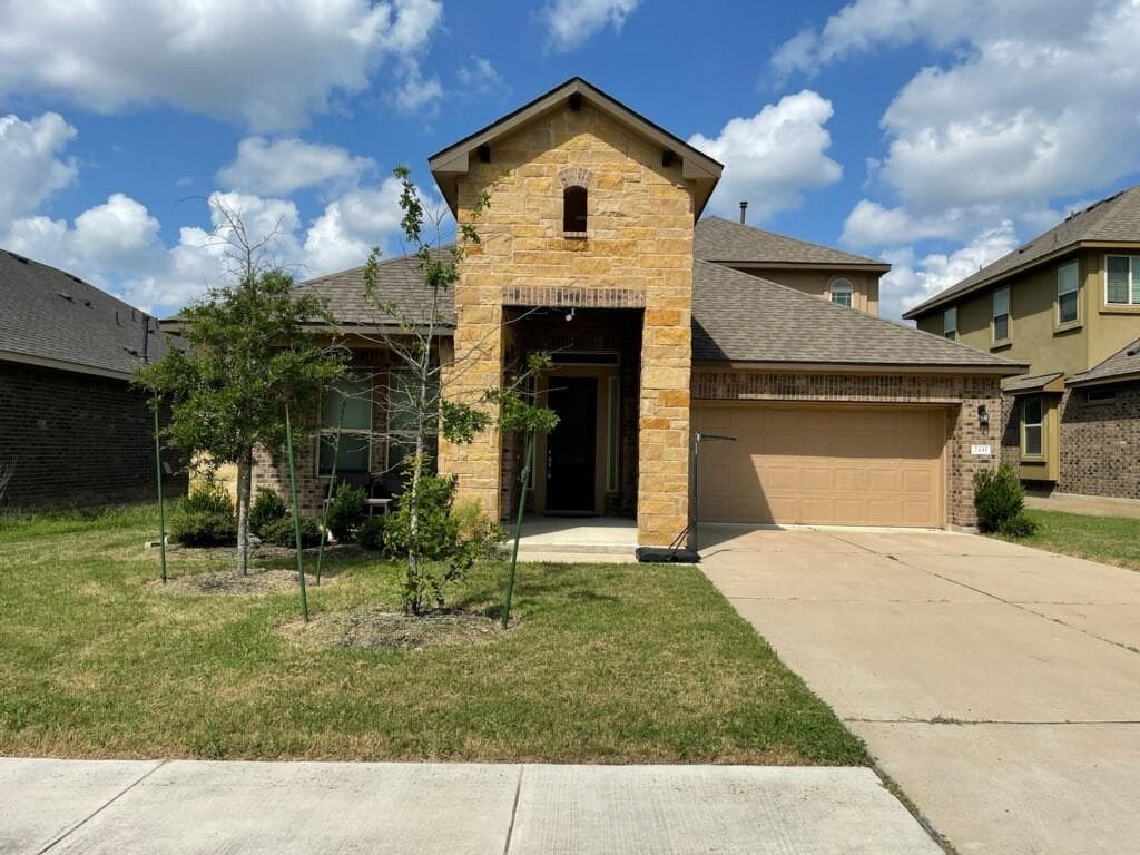 2433 Lyla Ln
