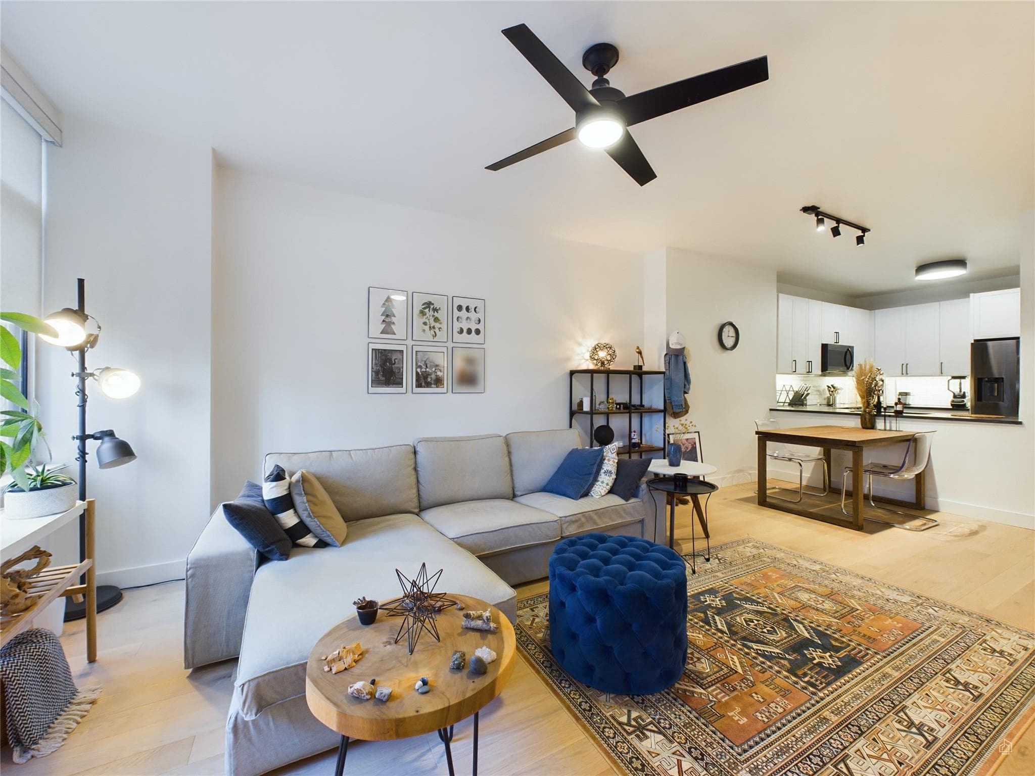 54 Rainey St #415