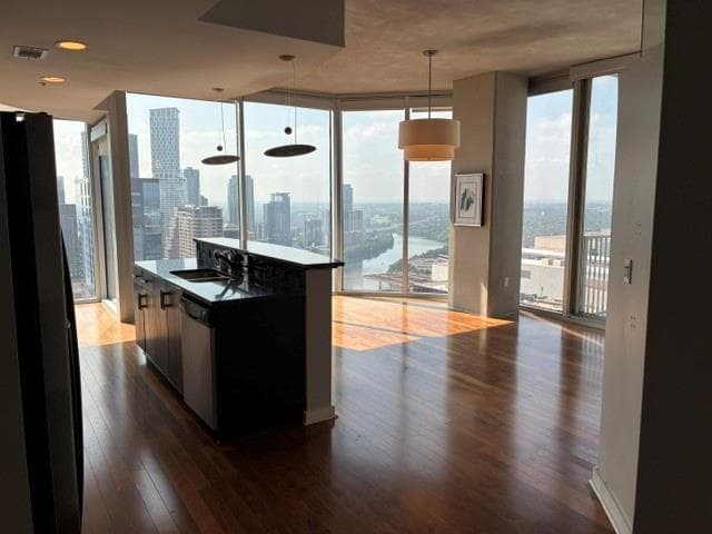 360 Nueces St #4201